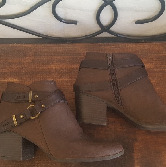 Indigo Road Shoes - Indigo Rd "Slaire" Ankle Boots
Brown 9M